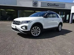 Pure white (weiß) Gebraucht 2024 VW T-Roc Style SUV | 30.580 € (Etwas zu teuer)