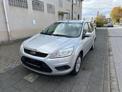 Grau Gebraucht 2010 Ford Focus Kombi | 2.799 € (Guter Preis)
