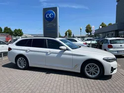 Weiß Gebraucht 2023 BMW 520 Sport Line Kombi | 34.999 €