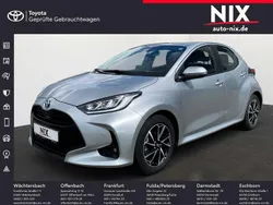 Silber Gebraucht 2022 Toyota Yaris Hybrid Team Limousine | 19.490 € (Fairer Preis)