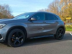 Grau Gebraucht 2015 Mercedes GLA200 AMG line SUV | 22.900 € (Teuer)