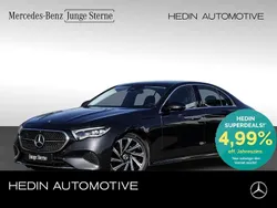 Gris grafita Gebraucht 2024 Mercedes E220 Avantgarde Limousine | 42.499 €
