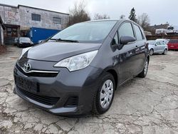 Grau Gebraucht 2011 Toyota Verso-S Cool Van / Kleinbus | 3.990 € (Fairer Preis)