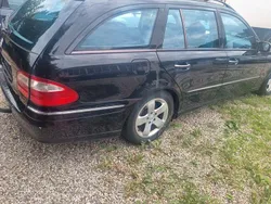 Schwarz Gebraucht 2004 Mercedes E240 Avantgarde Limousine | 1.500 € (Superpreis)