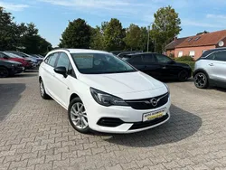 Weiß Gebraucht 2022 Opel Astra Kombi | 14.250 € (Guter Preis)