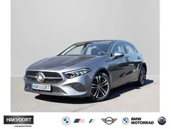 Mountaingrau met. Gebraucht 2023 Mercedes A200 Progressive Limousine | 27.980 €