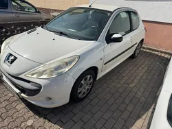 Weiß Gebraucht 2010 Peugeot 206+ Kleinwagen | 2.000 €