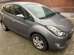 Grau Gebraucht 2012 Hyundai ix20 Kleinwagen | 2.600 € (Fairer Preis)