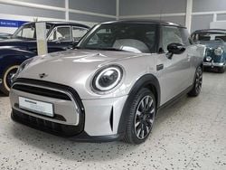 Grau Gebraucht 2021 Mini Cooper Classic Kleinwagen | 23.650 € (Etwas zu teuer)