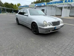 Silber Gebraucht 2000 Mercedes E220 Limousine | 2.200 € (Superpreis)