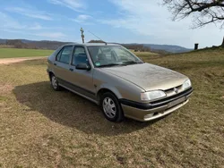 Gebraucht 1993 Renault R9 Limousine | 1.900 €