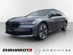 Graphitegrau metallic Neu 2025 Skoda Superb SportLine Kombi | 59.490 € (Teuer)