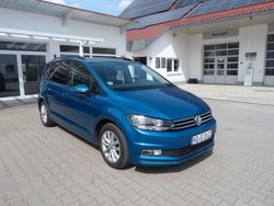 Blau Gebraucht 2016 VW Touran Comfortline Van / Kleinbus | 18.490 € (Teuer)