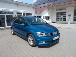 Blau Gebraucht 2016 VW Touran Comfortline Van / Kleinbus | 18.490 € (Teuer)