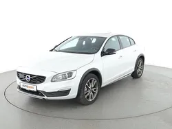 Weiß Gebraucht 2016 Volvo S60 CC Momentum Limousine | 19.020 €