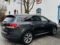 Grau Gebraucht 2017 Kia Sorento Platinum Edition SUV | 21.900 € (Fairer Preis)