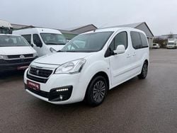 Weiß Gebraucht 2017 Peugeot Partner Tepee Active Van / Kleinbus | 10.490 € (Fairer Preis)