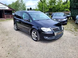 Schwarz Gebraucht 2010 VW Touran Highline Van / Kleinbus | 5.990 € (Fairer Preis)