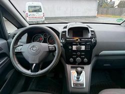 Grau Gebraucht 2013 Opel Zafira Van / Kleinbus | 7.100 € (Etwas zu teuer)