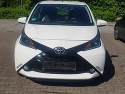 Weiß Gebraucht 2017 Toyota Aygo Kleinwagen | 6.000 € (Fairer Preis)