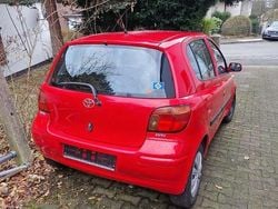 Rot Gebraucht 2005 Toyota Yaris Limousine | 2.300 € (Fairer Preis)