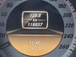 Grau Gebraucht 2011 Mercedes C180 Avantgarde Limousine | 9.999 € (Fairer Preis)