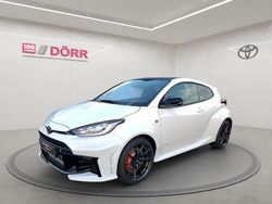 Platinumweiß perleffekt Gebraucht 2024 Toyota Yaris Coupé | 48.990 € (Fairer Preis)