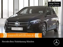 Schwarz Gebraucht 2022 Mercedes B200 Style Van / Kleinbus | 27.990 € (Etwas zu teuer)