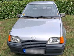 Silber Gebraucht 1985 Opel Kadett S Limousine | 4.000 €