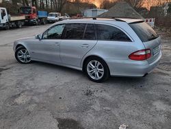Grau Gebraucht 2006 Mercedes E200 Kombi | 4.150 € (Fairer Preis)
