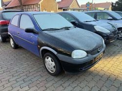 Blau Gebraucht 2000 Opel Corsa Limousine | 550 € (Guter Preis)