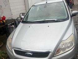 Grau Gebraucht 2008 Ford Focus Kombi | 1.900 €