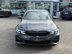 Grau Gebraucht 2021 BMW 320 M Sport Kombi | 24.999 € (Fairer Preis)