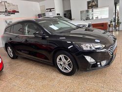 Schwarz Gebraucht 2019 Ford Focus Cool & Connect Limousine | 13.950 € (Fairer Preis)