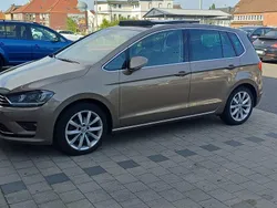 Gold Gebraucht 2017 VW Golf Sportsvan Highline Van / Kleinbus | 14.200 € (Guter Preis)