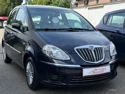 Blau Gebraucht 2008 Lancia Musa Van / Kleinbus | 2.990 € (Teuer)