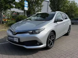 Grau Gebraucht 2017 Toyota Auris Kombi | 8.050 € (Teuer)