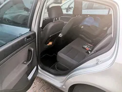 Silber Gebraucht 2005 VW Golf V Kleinwagen | 1.600 € (Teuer)