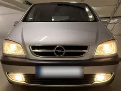Silber Gebraucht 2003 Opel Zafira Van / Kleinbus | 2.350 €