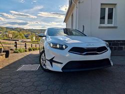 Weiß Gebraucht 2023 Kia Ceed Kleinwagen | 15.000 € (Superpreis)