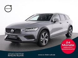 Vapour grey / metallic Gebraucht 2023 Volvo V60 CC Plus Kombi | 35.990 € (Guter Preis)