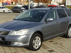 Grau Gebraucht 2013 Skoda Octavia Ambition Kombi | 5.900 € (Fairer Preis)