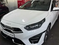 Deluxeweiss met. Gebraucht 2024 Kia Ceed Sportswagon Platinum Kombi | 33.970 € (Teuer)