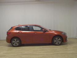 Sunset orange metallic Gebraucht 2021 BMW 118 Advantage Kleinwagen | 14.780 € (Superpreis)