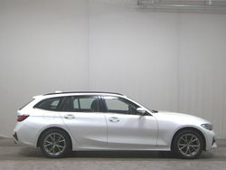 Weiss Gebraucht 2021 BMW 320 Sport Line Kombi | 20.380 € (Guter Preis)