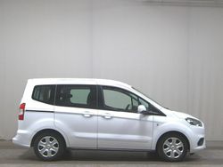 Weiss Gebraucht 2019 Ford Tourneo Courier Trend Van / Kleinbus | 6.950 € (Fairer Preis)