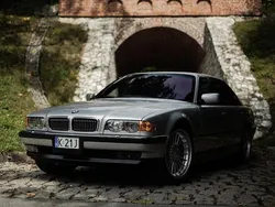 Silber Gebraucht 2000 BMW 750L Comfort Edition Limousine | 38.000 €