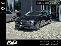 Kosmosschwarz Gebraucht 2024 Mercedes A180 Progressive Limousine | 29.990 € (Fairer Preis)