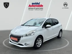 Weiß Gebraucht 2013 Peugeot 208 Style Kleinwagen | 7.990 € (Teuer)