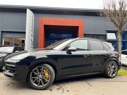 Chromitschwarz Gebraucht 2023 Porsche Cayenne Turbo SUV | 139.500 €